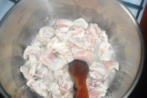 Curry de pui cu morcovi glasati si orez