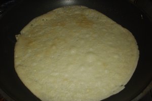 Clatite pufoase reteta cu gem de prune si crema de ciocolata