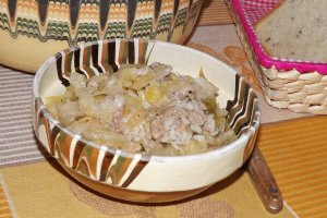 Varza calita in straturi