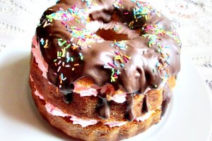 Guguluf cu crema de capsuni