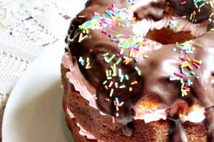 Guguluf cu crema de capsuni