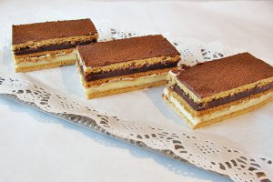 Prajitura cu foi si doua creme