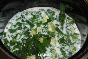 Porc cu fructe si piure cu ceapa verde