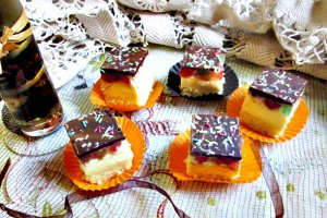 Prajitura cu bezea si crema de lamaie