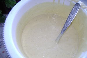 Brioşe cu esenţă de migdale şi cubuleţe de ciocolată