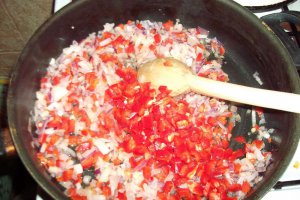 Paste cu sos cu carne de vita