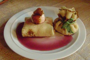 Pacheţele din clătite cu brânză biscuiţi şi gem