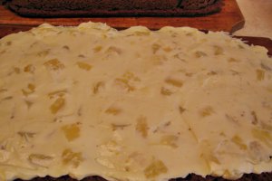 Desert prajitura cu crema de mascarpone si ananas