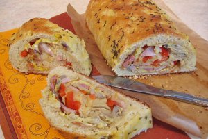 Rulada aperitiv cu omleta si aluat cu cartofi si branza
