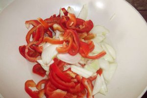 Carne de porc in sos de legume