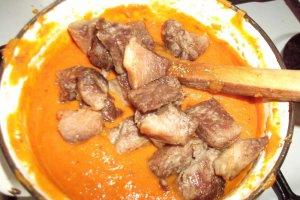 Carne de porc in sos de legume