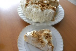 Tort cu aroma de trandafir