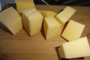 Ciuperci brune cu gouda si unt cu ierburi aromate