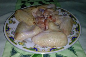 Aripioare de pui cu mazare in sos
