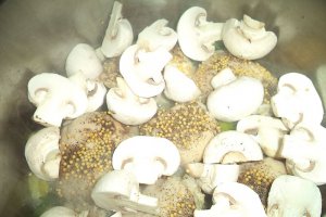 Mancare de pui cu praz si ciuperci