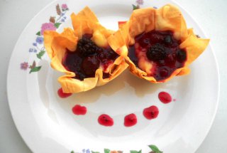 Cosulete cu budinca de portocale si fructe de padure