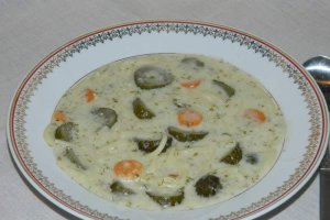Supa de castraveti murati