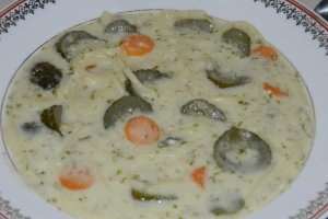 Supa de castraveti murati