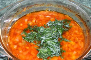 Pulpe de pui cu legume si leurda