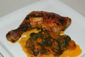 Pulpe de pui cu legume si leurda