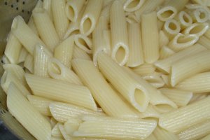 Penne rigate cu ciuperci si sos alb