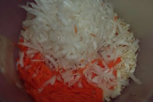 Salata de cruditati cu sunca si iaurt
