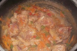 Papricas de cartofi cu carne de porc