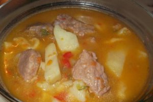 Papricas de cartofi cu carne de porc