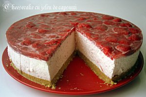 Cheesecake cu capsuni fara coacere