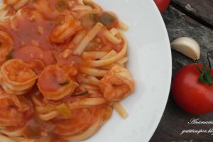 Paste cu creveti in sos de rosii