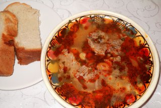 Ciorba cu coaste de porc