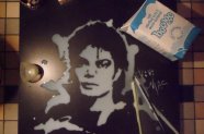 Portrete senzationale, Michael Jackson din lapte ...