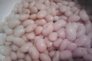 Fasole cu carnati de casa