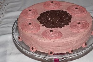 Tort cu crema de mascarpone, jeleu de zmeura si crema de unt cu zmeura