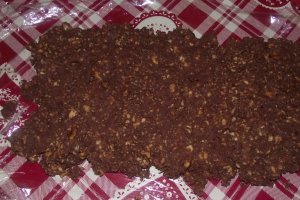 Salam de biscuiţi, reţetă cu cacao si ciocolata alba