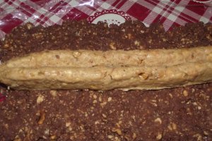 Salam de biscuiţi, reţetă cu cacao si ciocolata alba