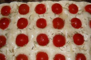 Pizza cu rosii cherry