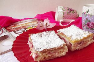 Plăcintă cu brânză dulce şi zmeură