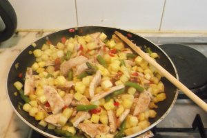 Piept de curcan cu legume la cuptor