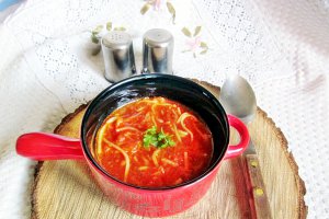 Supă de roșii cu tăiței de casă
