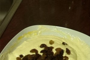Clatite cu branza dulce si stafide (la cuptor)