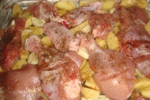 Friptura de pui cu jambon si cartofi la cuptor
