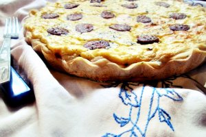Tarta cu ceapa si carnat afumat