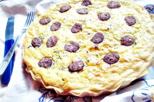 Tarta cu ceapa si carnat afumat