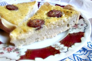 Tarta cu ceapa si carnat afumat