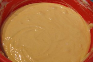 Chec cu aroma de vanilie si ornamente de ciocolata