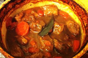 Vita cu morcovi la cuptor sau estouffade de bœuf aux carottes