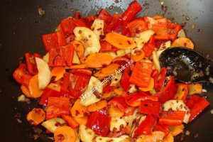 Vita picanta in vin rosu cu garnitura de orez curry