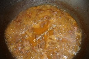 Vita picanta in vin rosu cu garnitura de orez curry