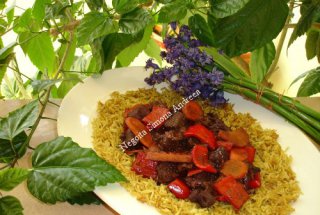 Vita picanta in vin rosu cu garnitura de orez curry